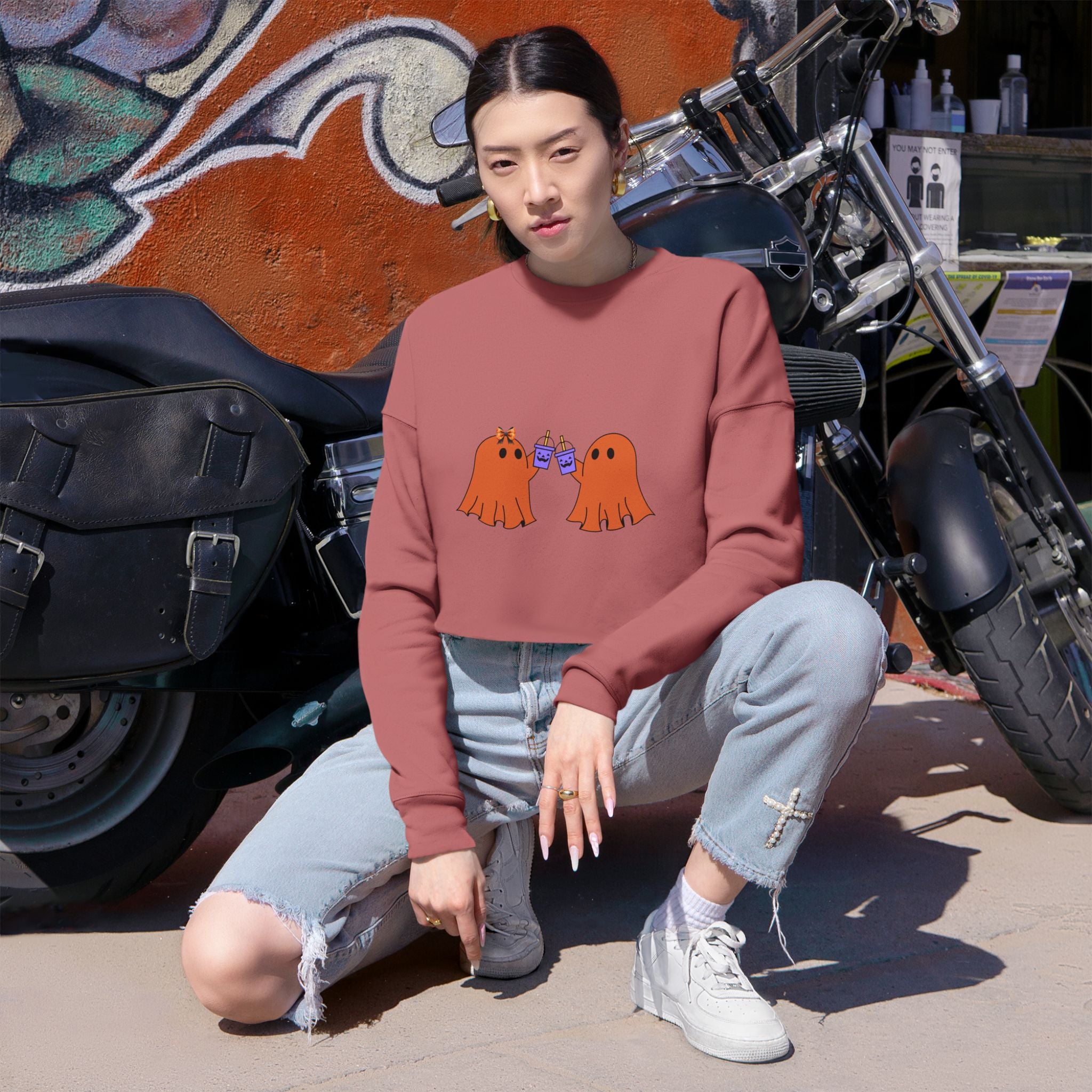 Cropped Sweatshirt Halloween Vibes