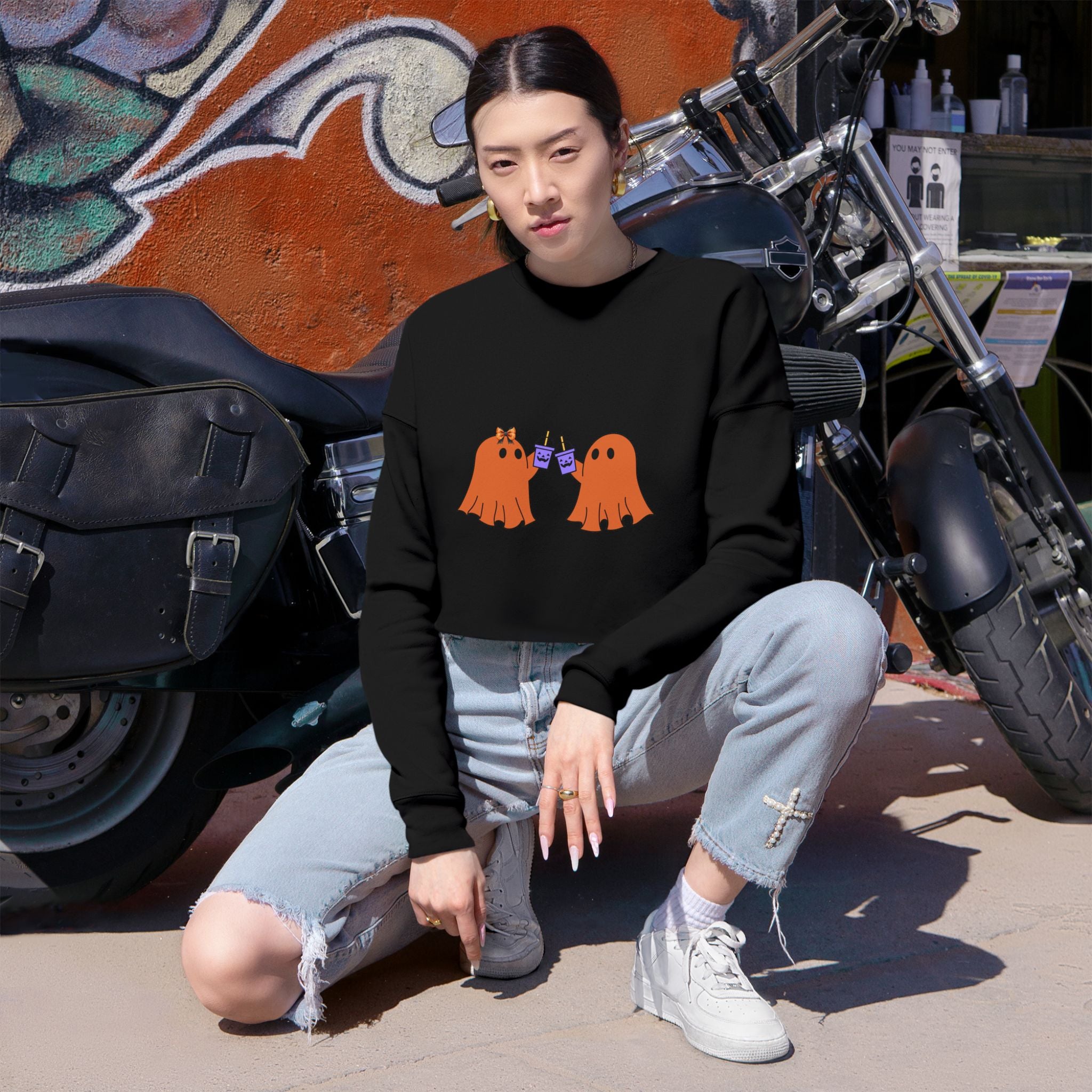 Cropped Sweatshirt Halloween Vibes